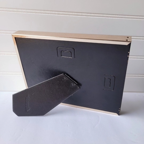 Vintage brass frame with moody art - Picture 5 of 5